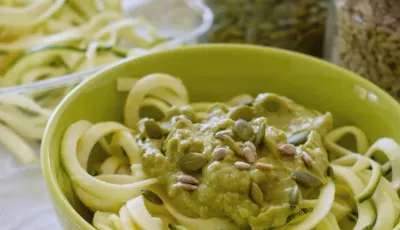 Zoodles con Salsa de Palta