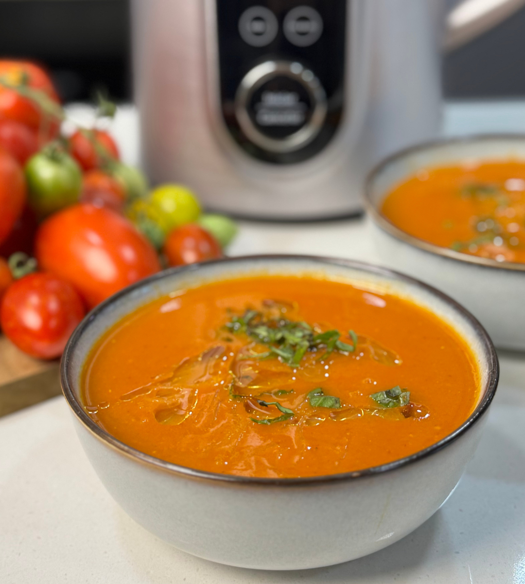 Sopa de tomate con fideos de arroz